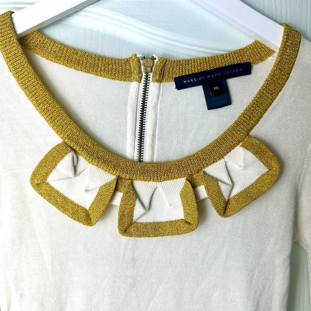 Marc by Marc Jacobs Cream and Gold Knit Top XS *note discolouration on sleeve
